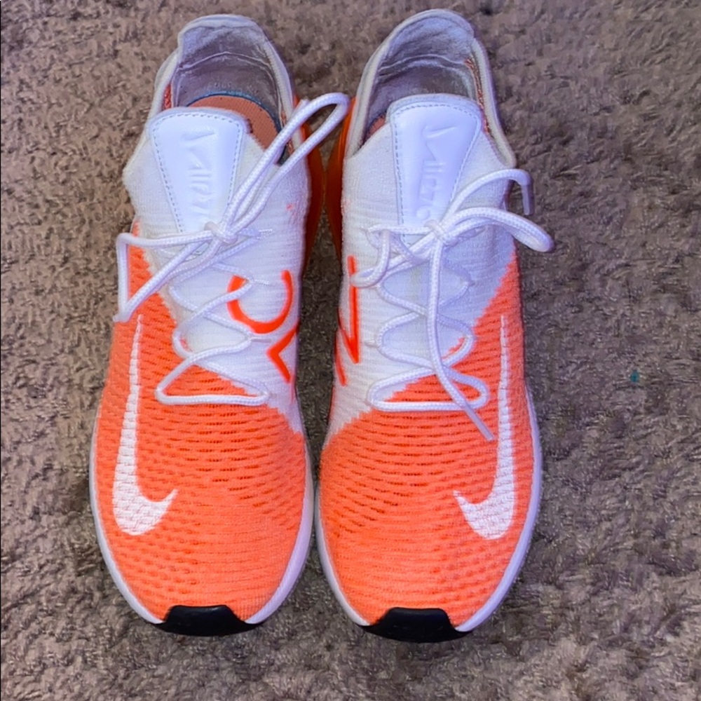 NIKE 270